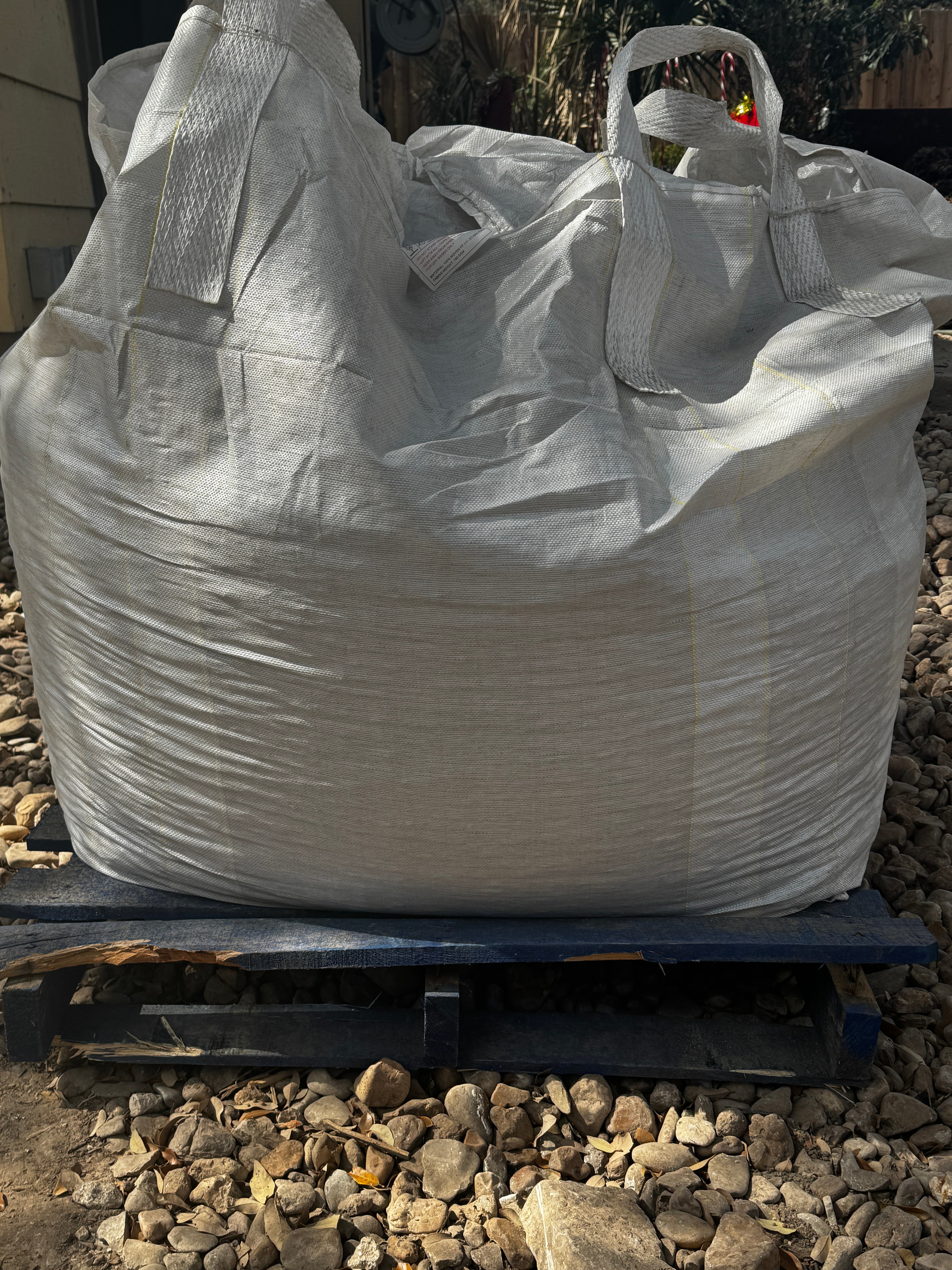 Black Dyed Mulch - Bulk Landscape Supply in Austin, Texas
